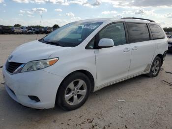  Salvage Toyota Sienna