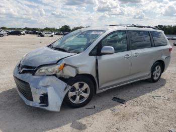  Salvage Toyota Sienna