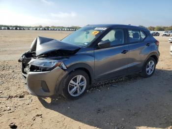  Salvage Nissan Kicks