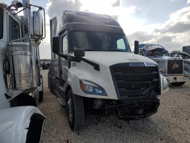  Salvage Freightliner Cascadia 1