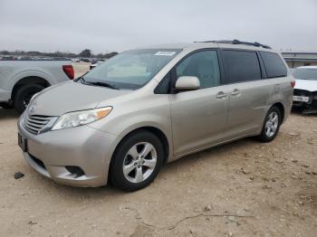  Salvage Toyota Sienna