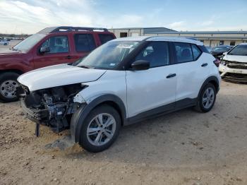  Salvage Nissan Kicks