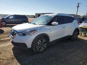  Salvage Nissan Kicks