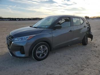  Salvage Nissan Kicks