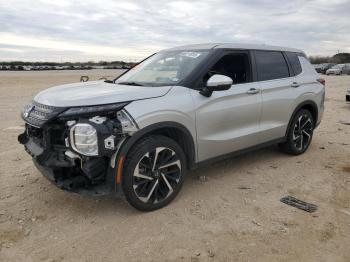  Salvage Mitsubishi Outlander