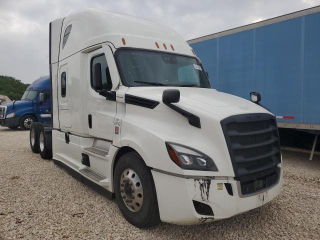  Salvage Freightliner Cascadia 1
