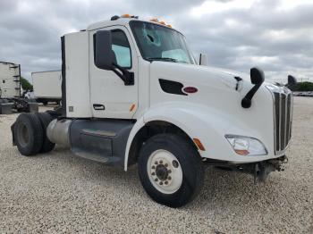  Salvage Peterbilt 579