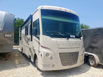  Salvage Winnebago Vista