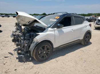  Salvage Nissan Kicks