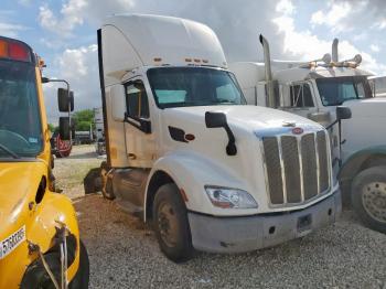 Salvage Peterbilt 579