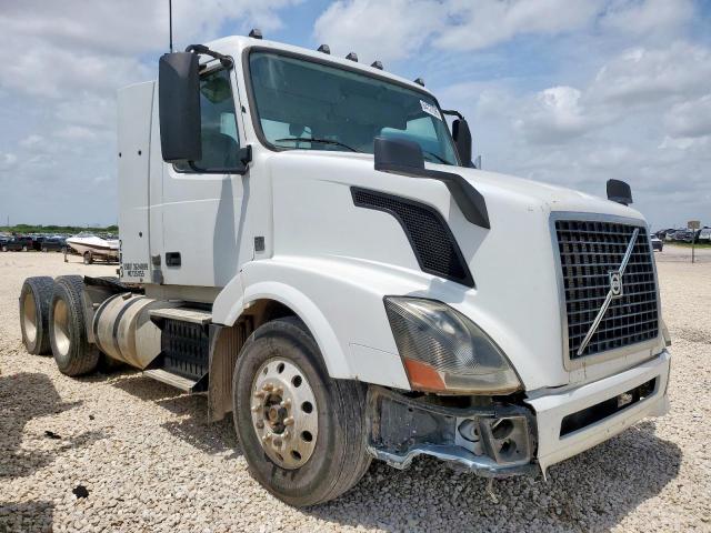  Salvage Volvo Vnl