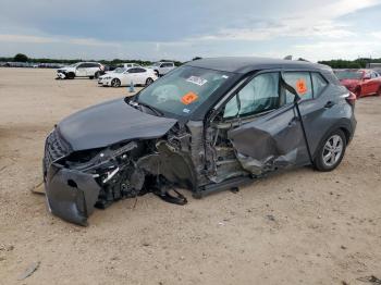  Salvage Nissan Kicks