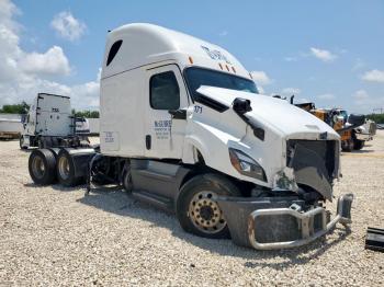  Salvage Freightliner Cascadia 1