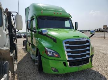  Salvage Freightliner Cascadia 1