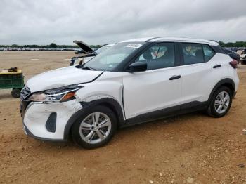  Salvage Nissan Kicks