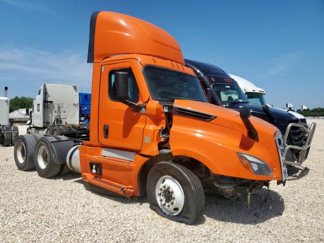 Salvage Freightliner Cascadia 1