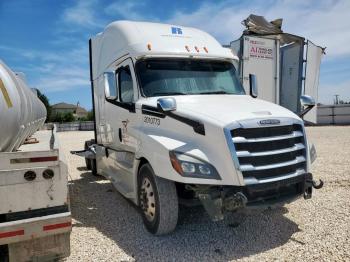  Salvage Freightliner Cascadia 1