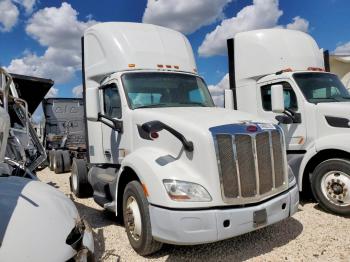  Salvage Peterbilt 579