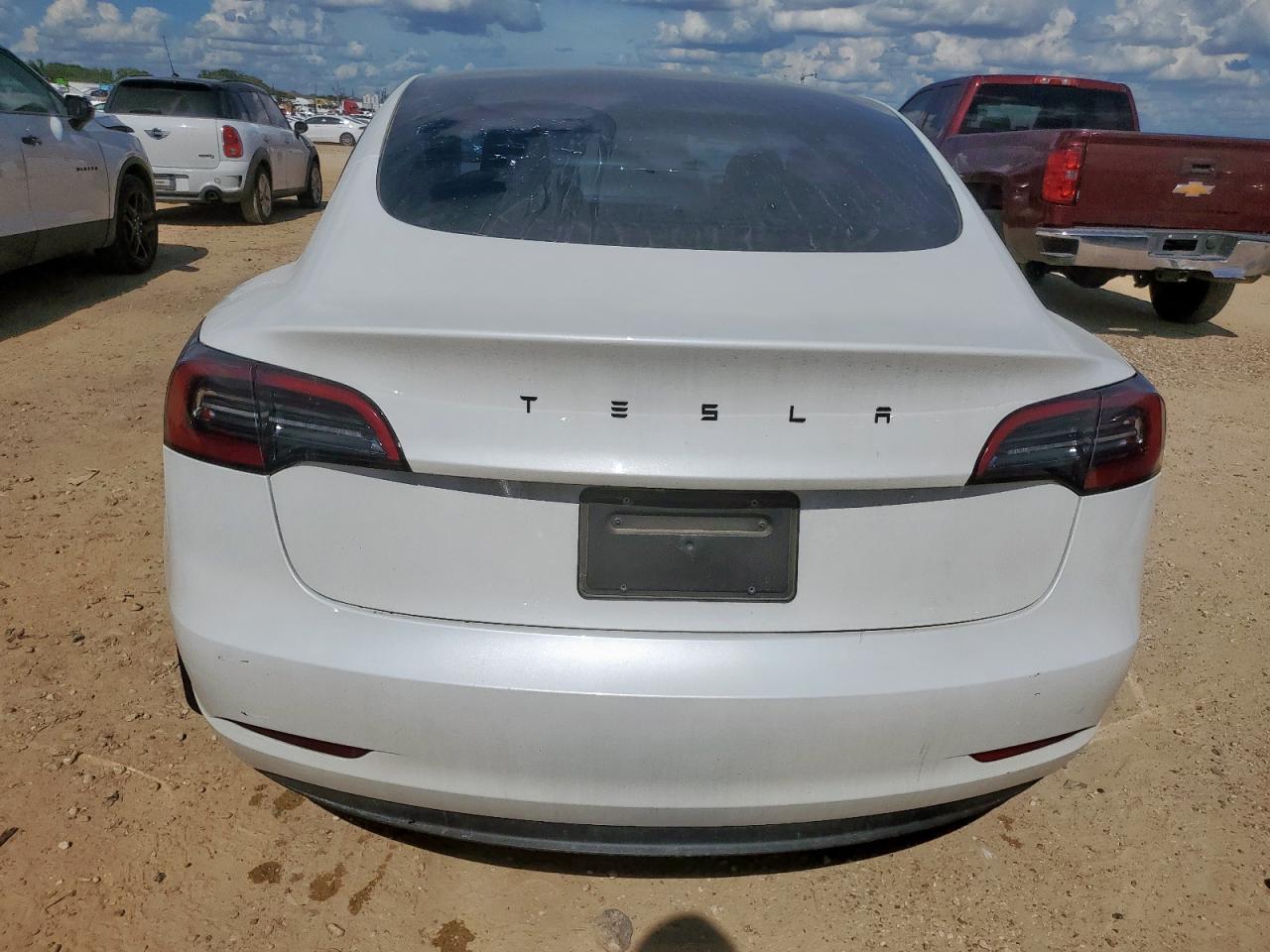 Tesla Model 3 Image 4