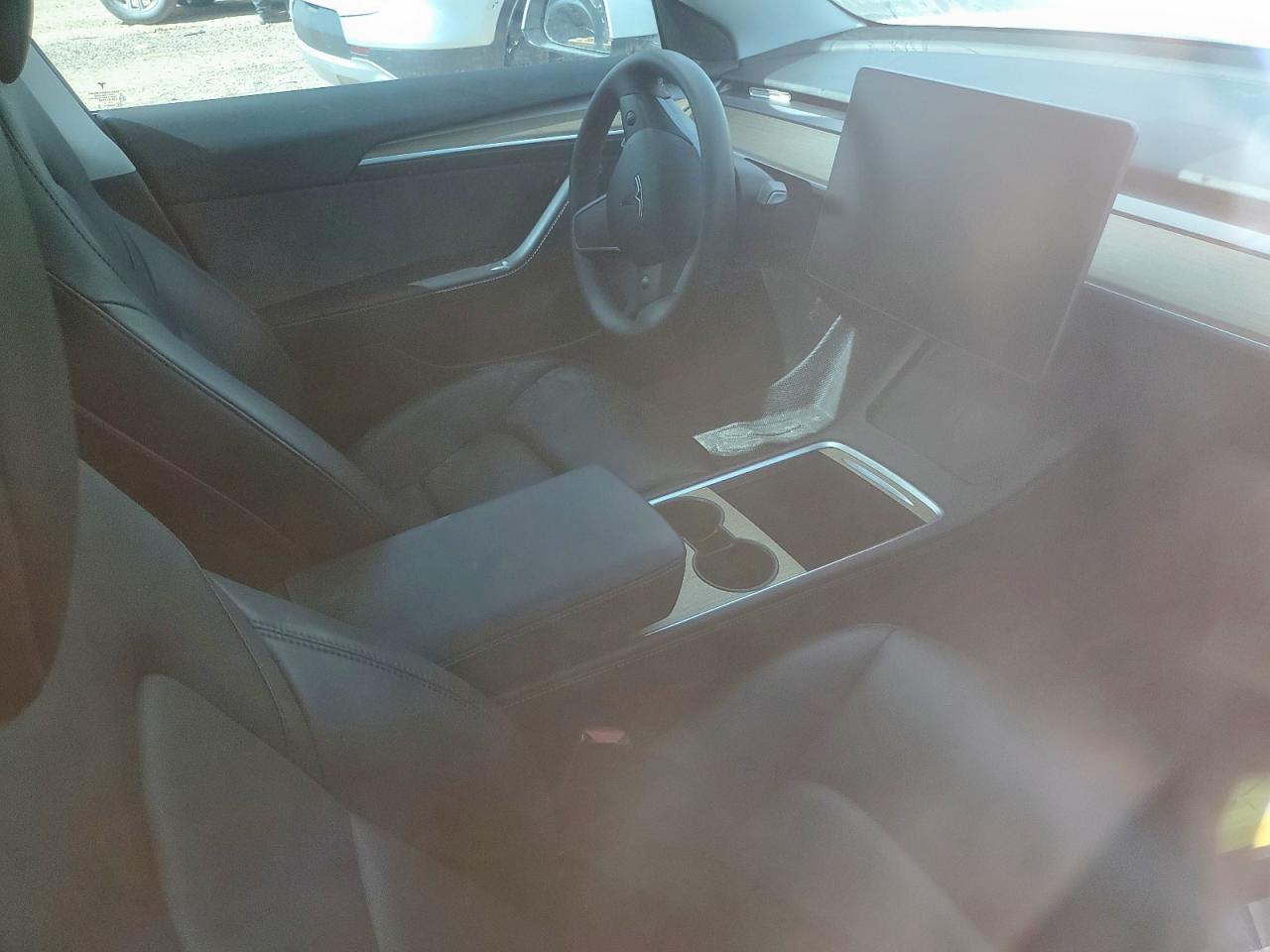 Tesla Model 3 Image 8