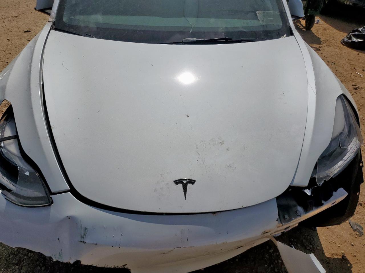 Tesla Model 3 Image 9