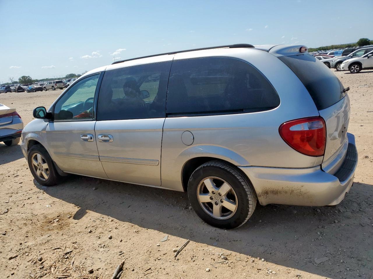 Dodge Caravan Sxt Image 2