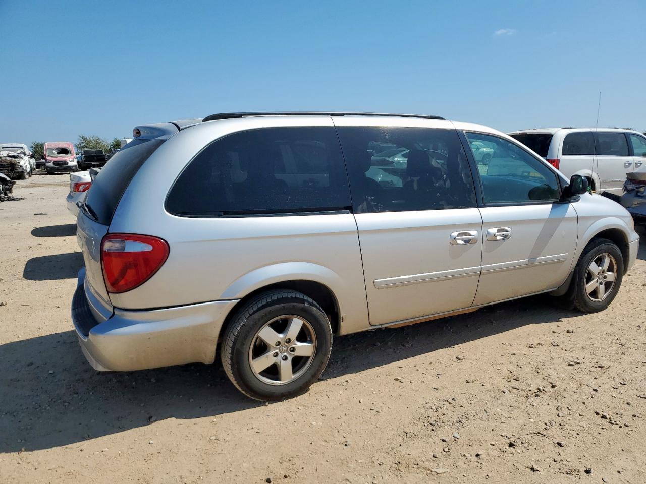 Dodge Caravan Sxt Image 4