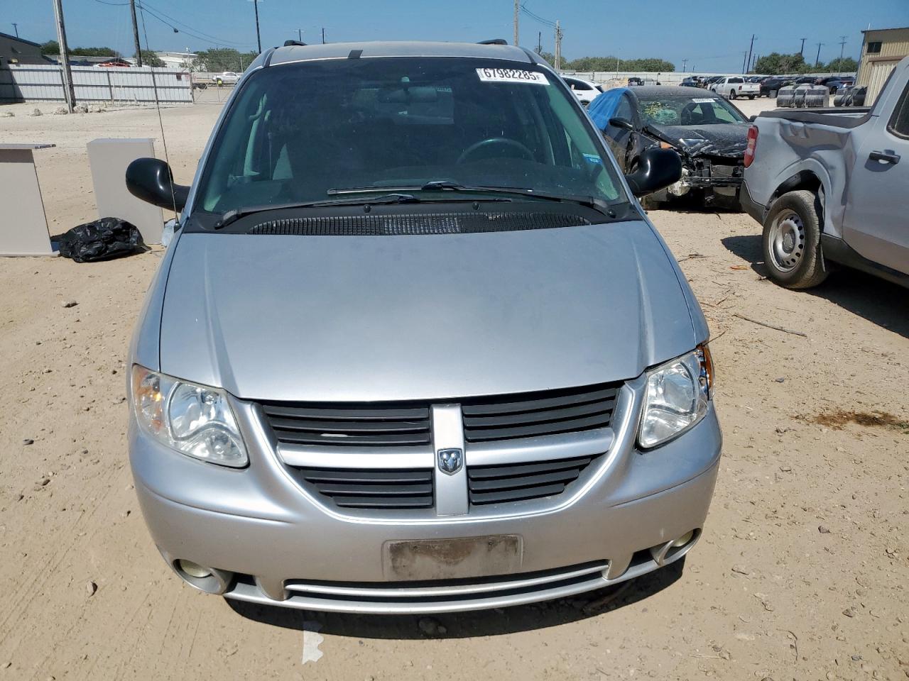 Dodge Caravan Sxt Image 3