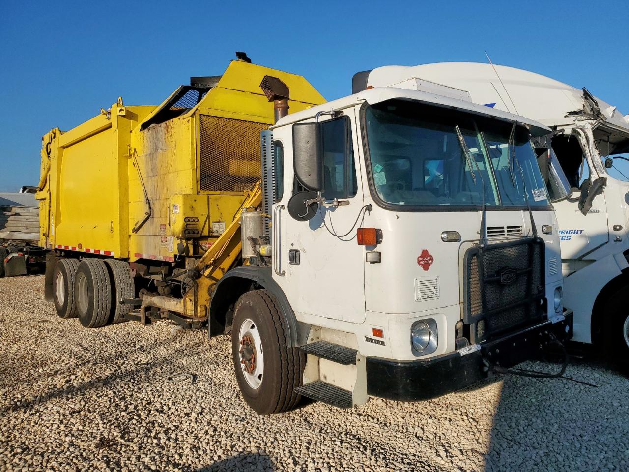 Autocar Llc Xpeditor Image 1