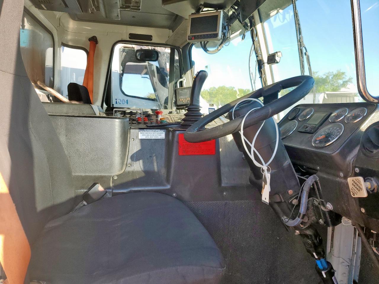 Autocar Llc Xpeditor Image 9