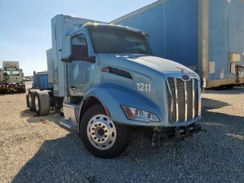  Salvage Peterbilt Tractor 579
