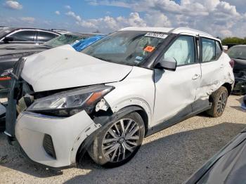  Salvage Nissan Kicks