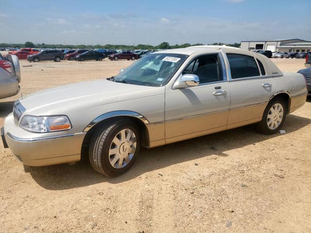  Salvage Lincoln Towncar