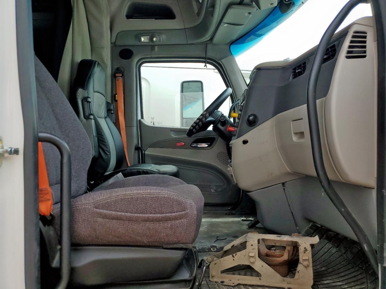 Peterbilt 579 Image 2