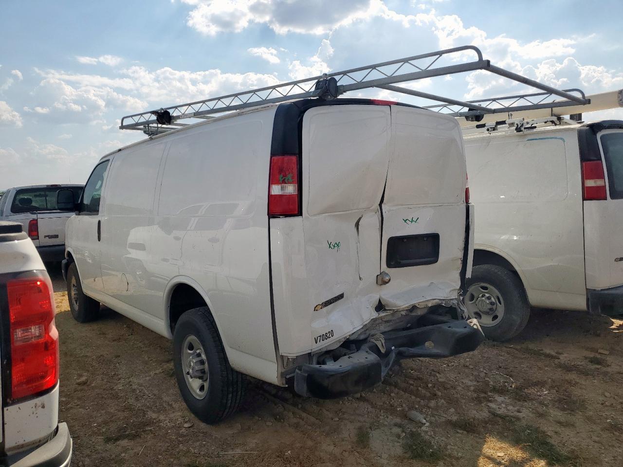 Chevrolet Express Image 11