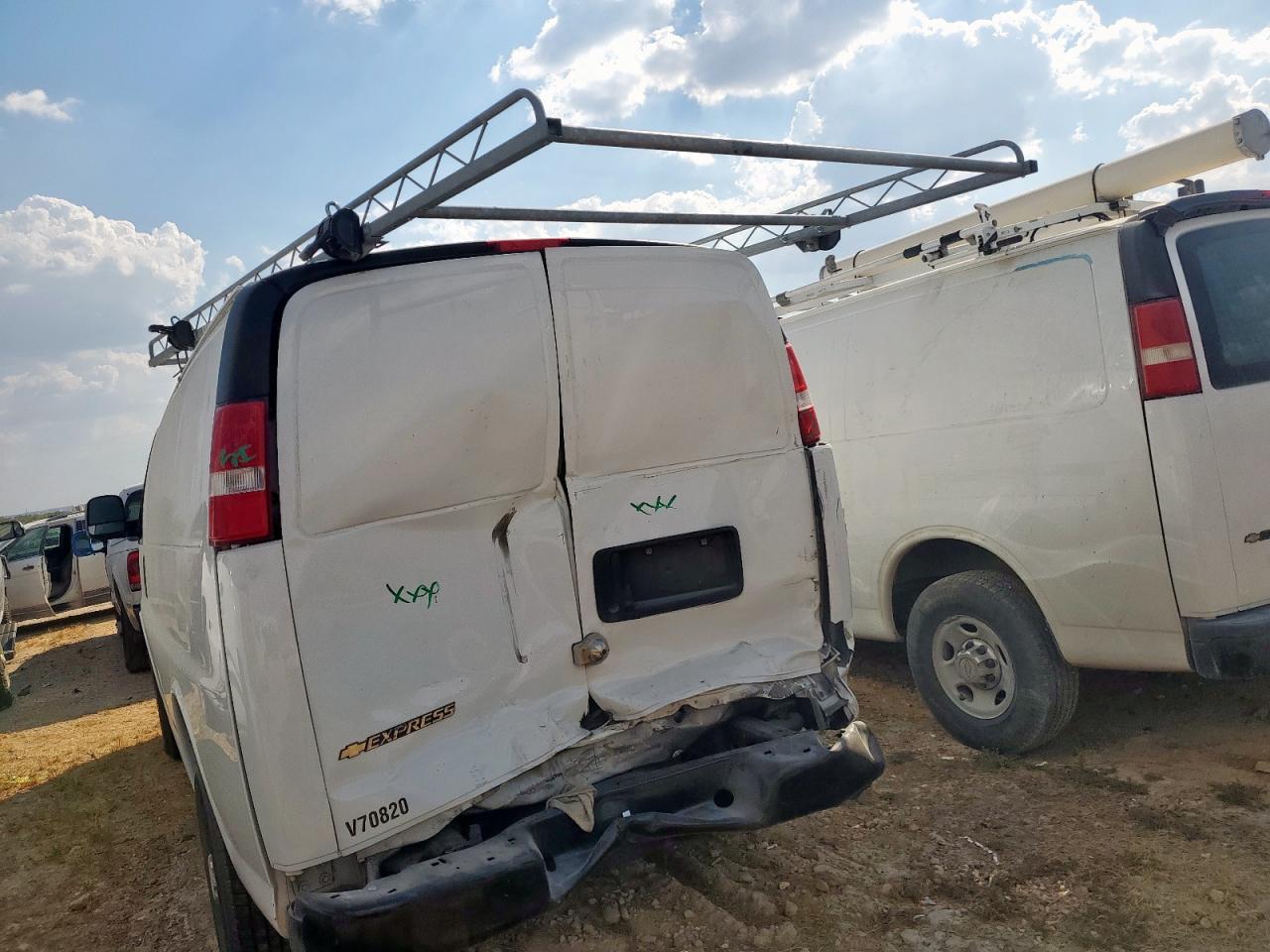 Chevrolet Express Image 9