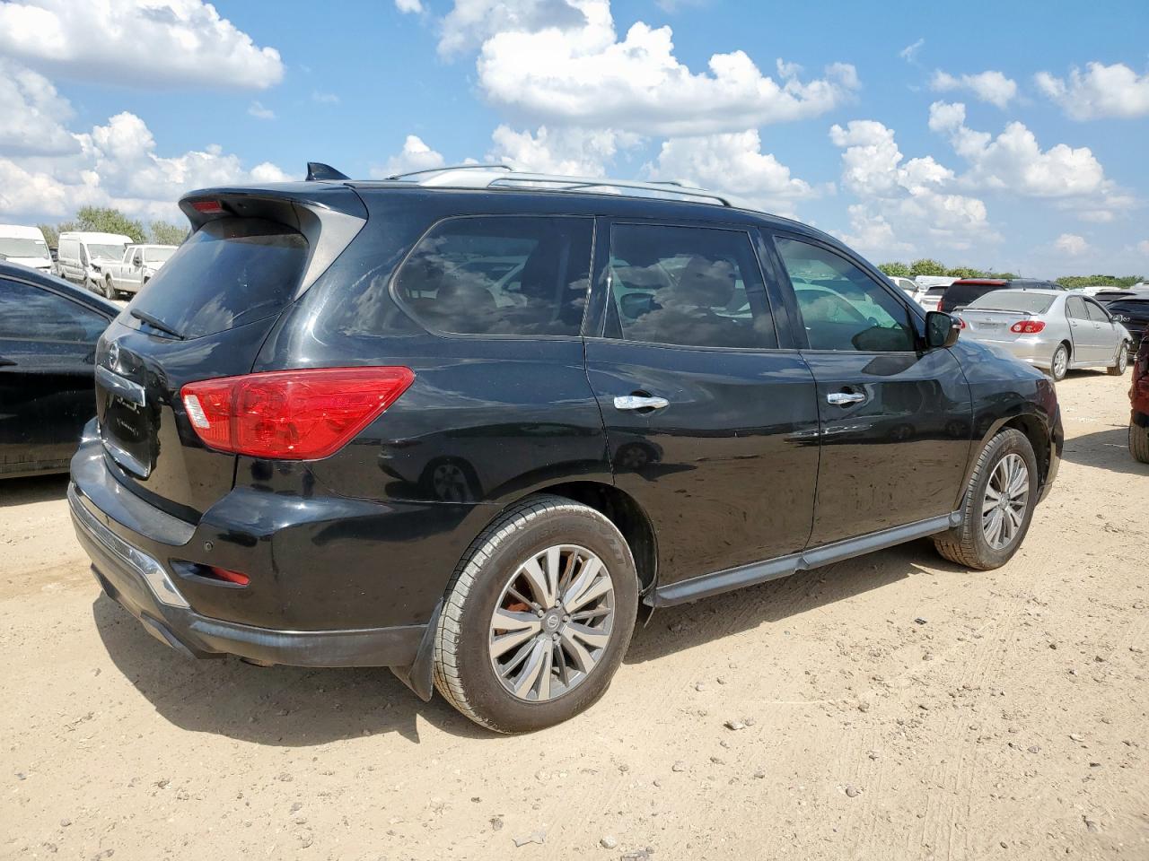 Nissan Pathfinder S Image 2