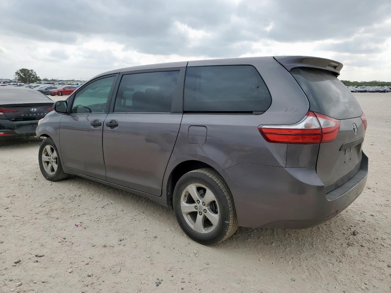 Toyota Sienna Image 10