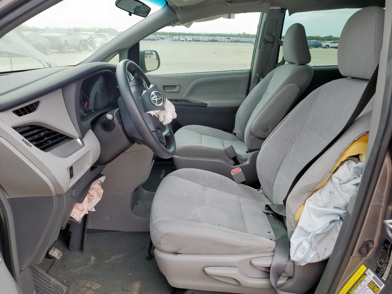 Toyota Sienna Image 5