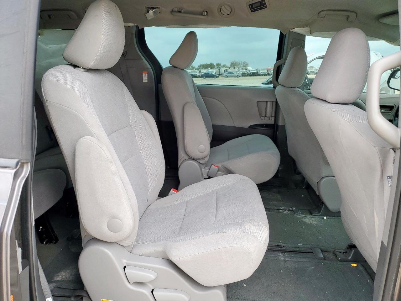 Toyota Sienna Image 14