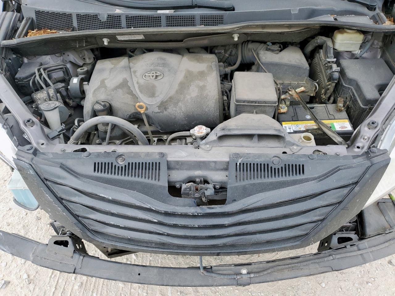 Toyota Sienna Image 13