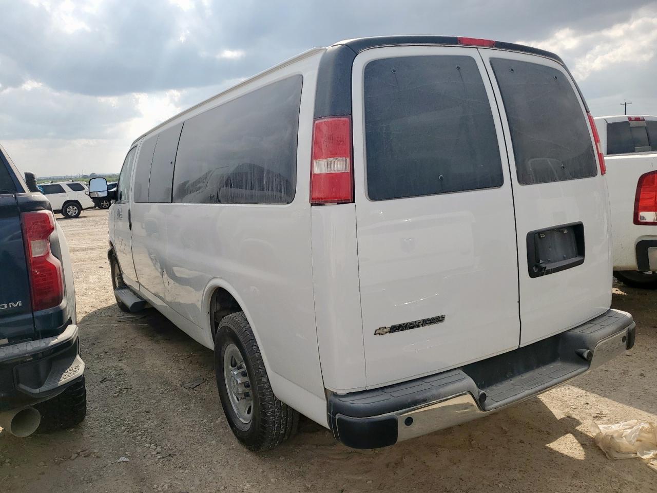 Chevrolet Express Lt Image 2
