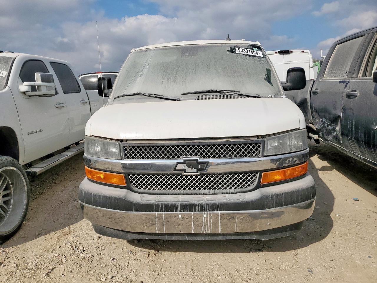 Chevrolet Express Lt Image 3