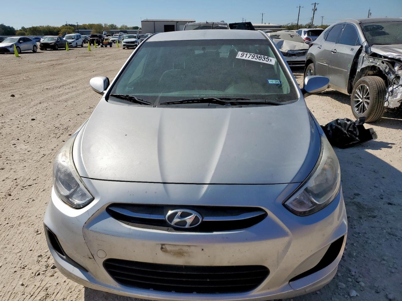 Hyundai ACCENT Se Image 12