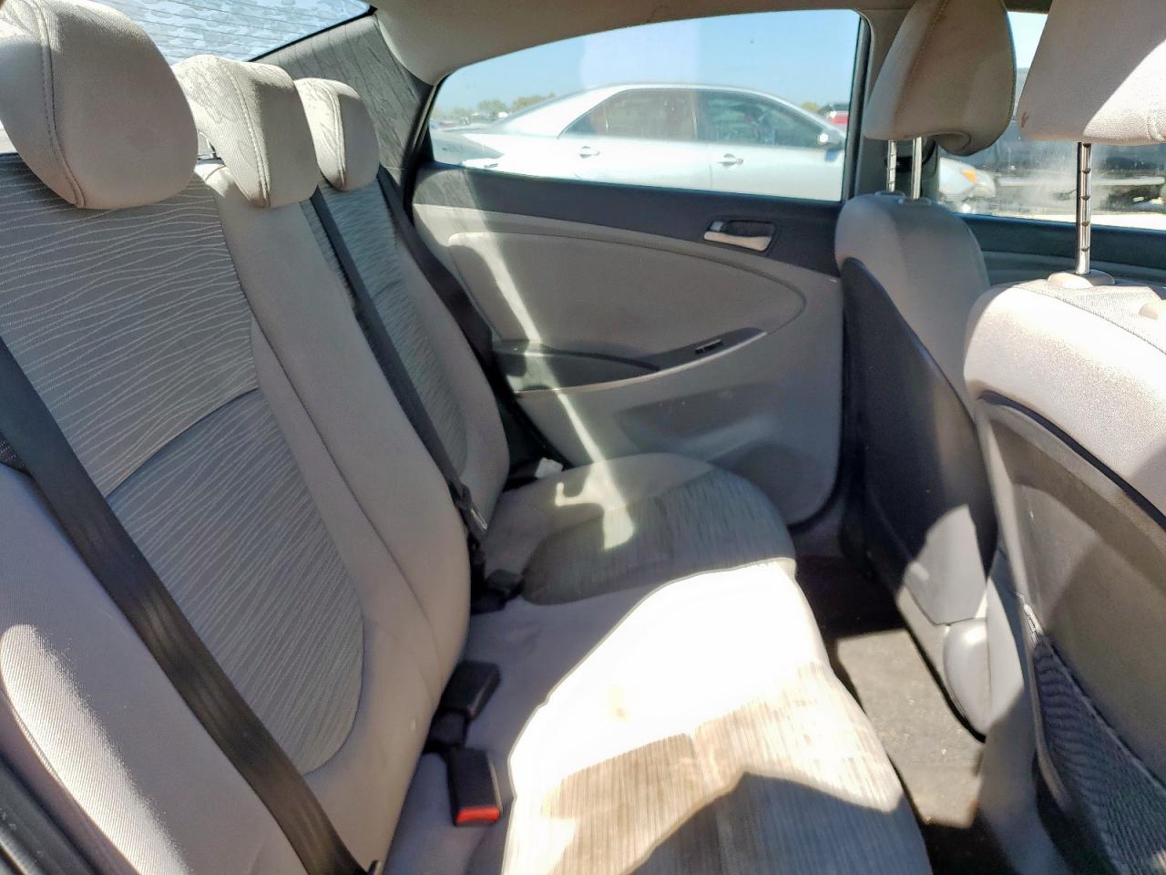 Hyundai ACCENT Se Image 9