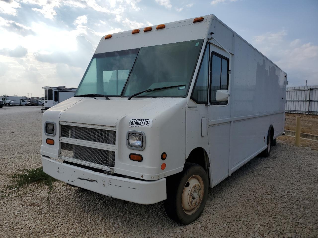 Freightliner Chassis M M Line Walk-in Van Image 1