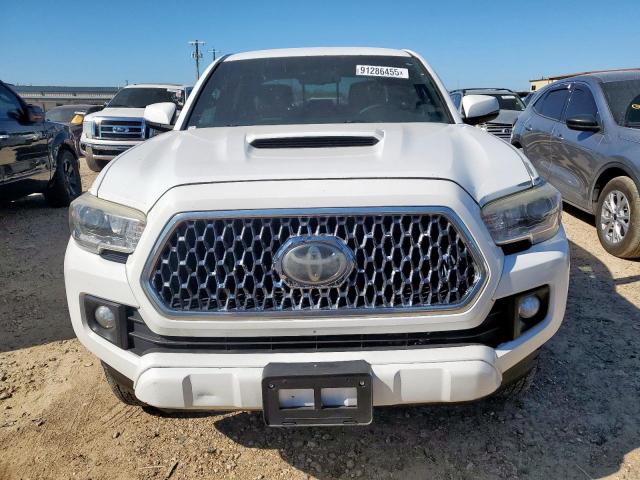 Toyota Tacoma Double Cab Image 3
