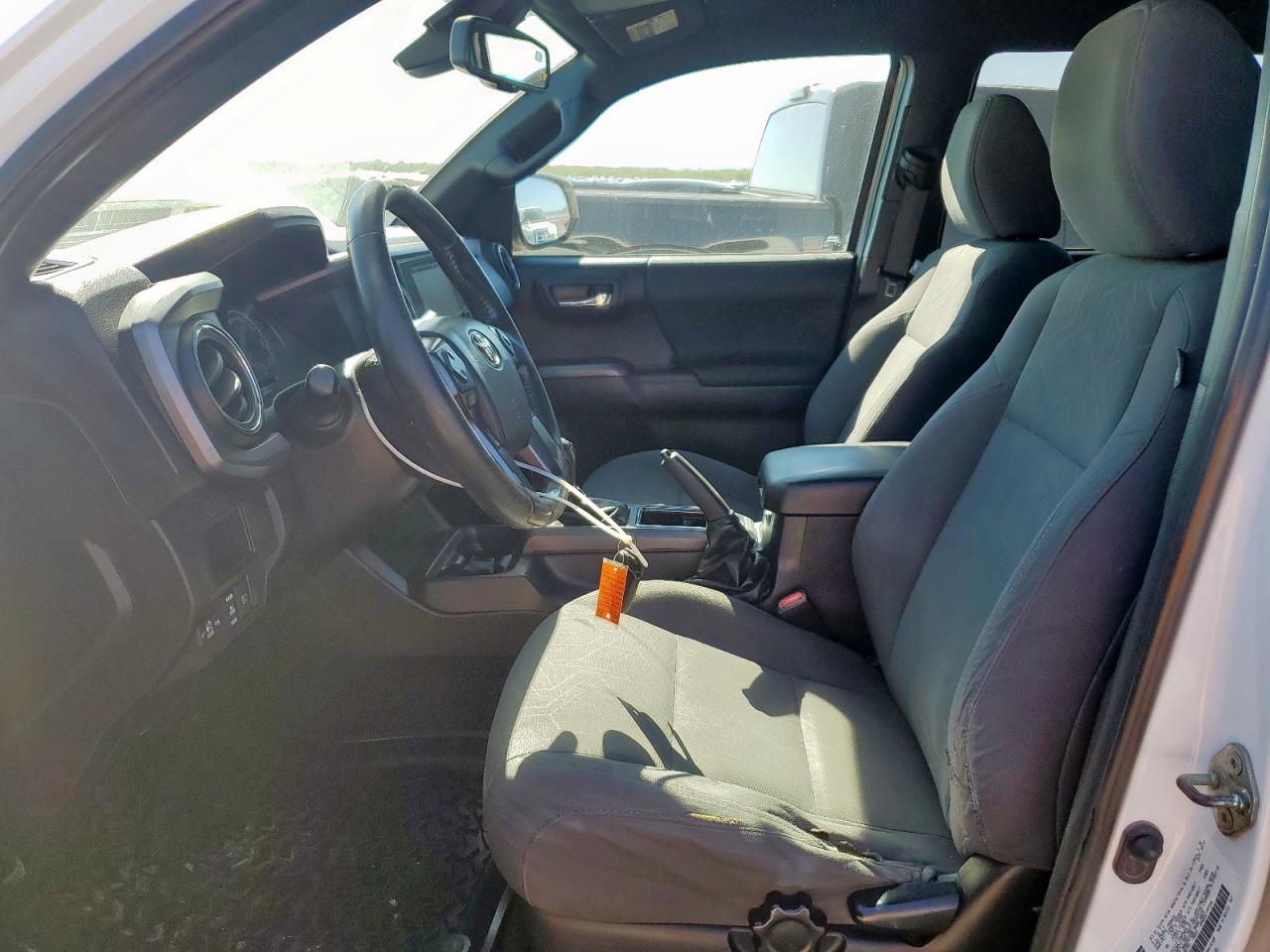 Toyota Tacoma Double Cab Image 11