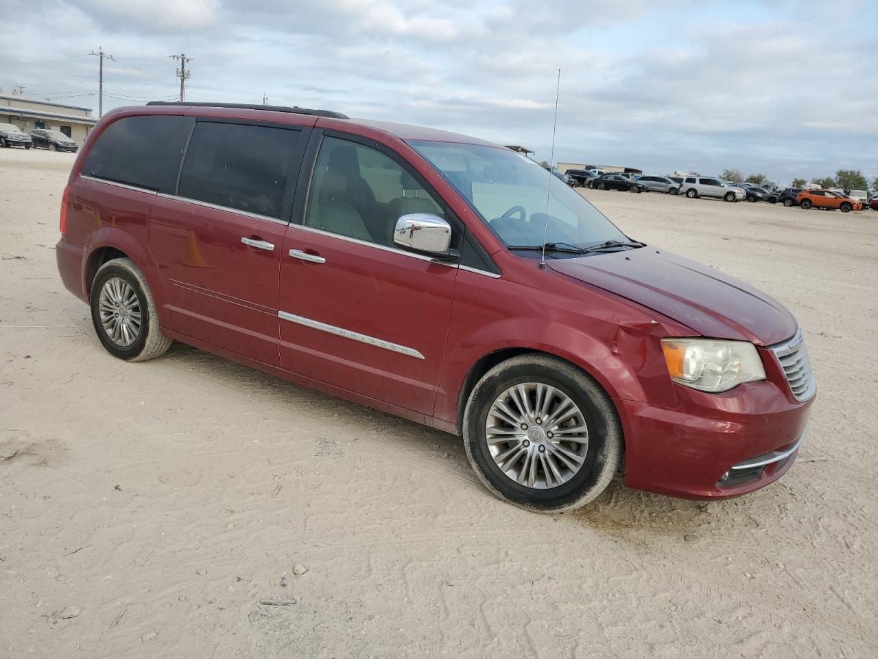 Chrysler Minivan Touring L Image 2