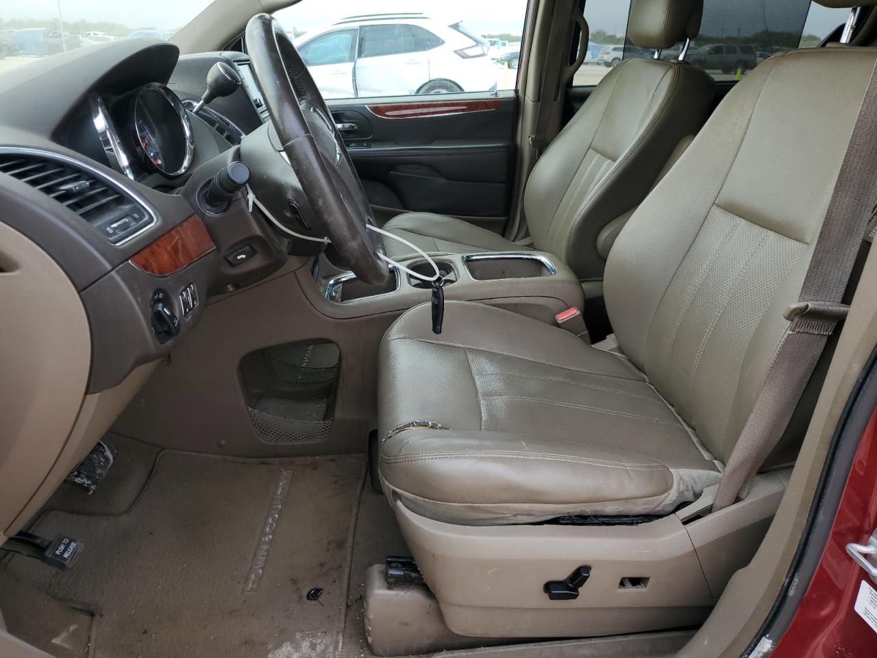 Chrysler Minivan Touring L Image 6